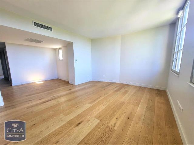 Appartement à louer 4 pièces 96m²