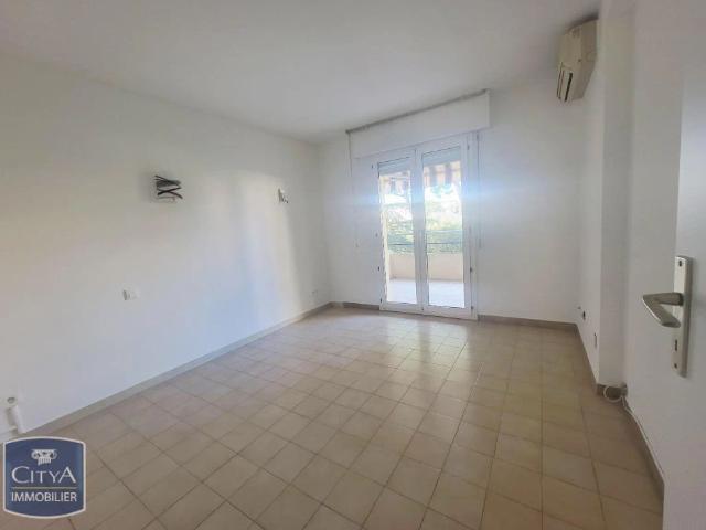 Appartement à louer 4 pièces 92m²