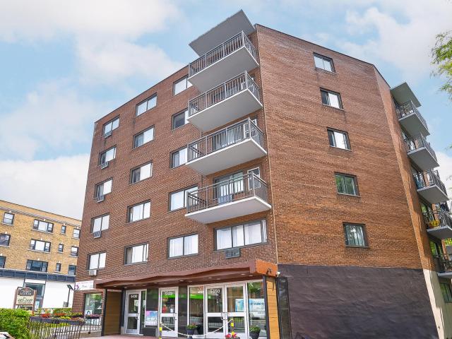 Appartement à Louer 5450 Chemin Queen Mary, Montréal 30 photos | Logis Québec