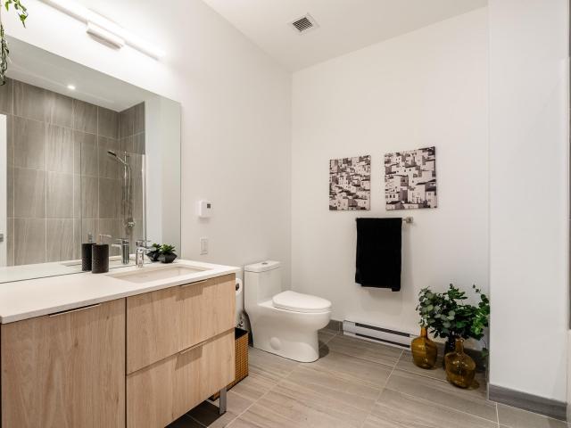 Appartement à Louer 5460 Sherbrooke E Street, Montréal 30 photos | Logis Québec