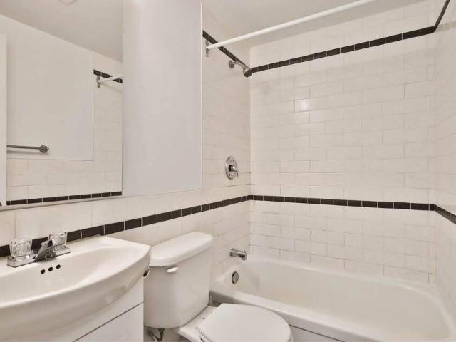 Appartement à Louer 5687 Rue St Hubert Montréal H2S 2L6, Rosemont/La Petite Patrie Montréal 7 photos | Logis Québec