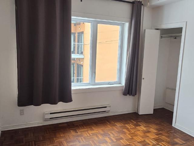 Appartement à Louer 5899 Avenue Du Parc, Le Plateau Mont Royal Montréal 11 photos | Logis Québec