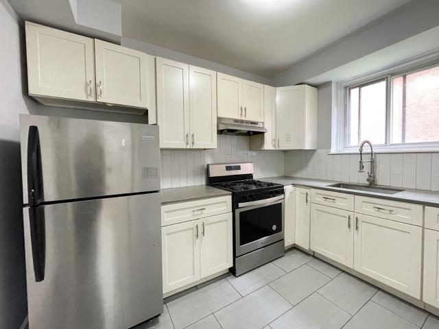 Appartement à Louer 5025 Avenue Macdonald, Montréal 9 photos | Logis Québec