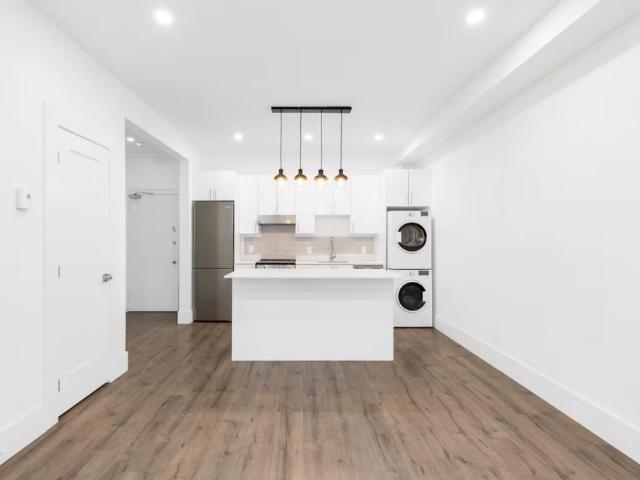 Appartement à Louer 5235 cote saint luc, Ville Marie Centre Ville, Vieux Montréal 13 photos | Logis Québec
