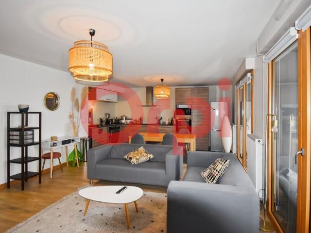 Appartement à louer 5 pièces • Lyon 8
