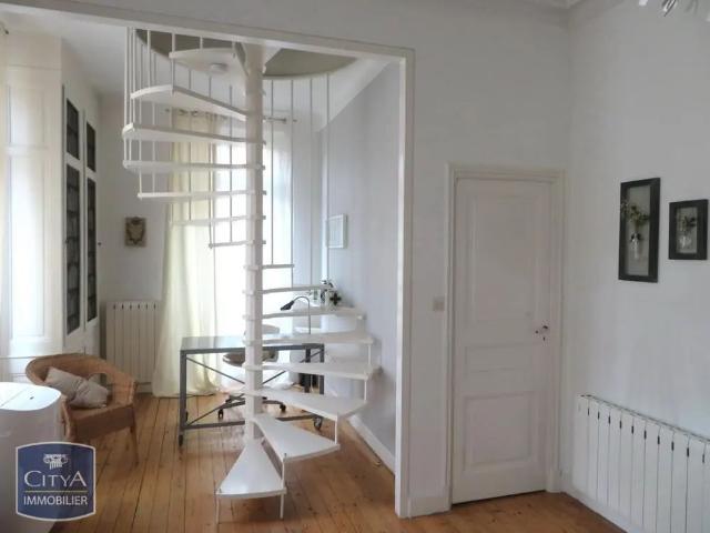 Appartement à louer 5 pièces 143.7m²