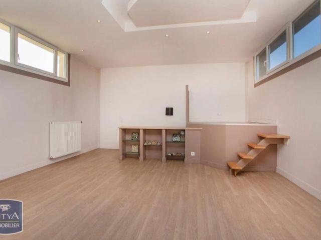 Appartement à louer 5 pièces 150m²