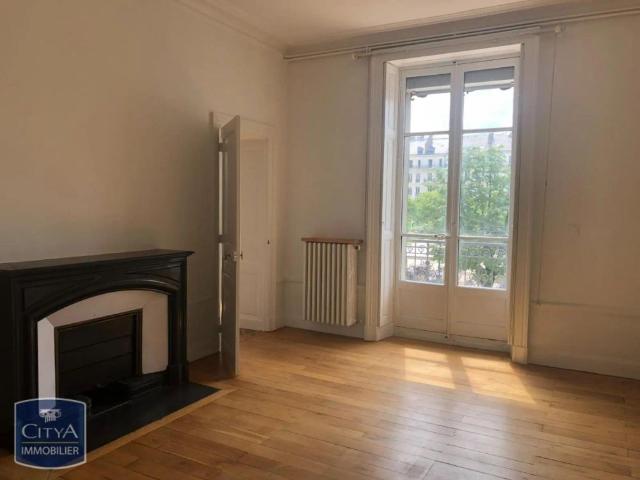 Appartement à louer 5 pièces 157m²