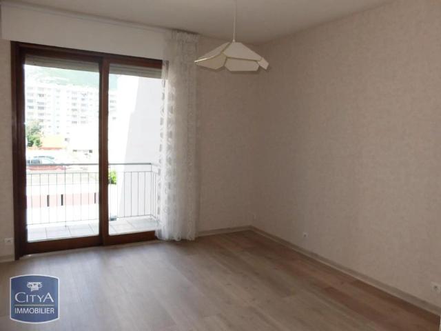 Appartement à louer 5 pièces 117.01m²