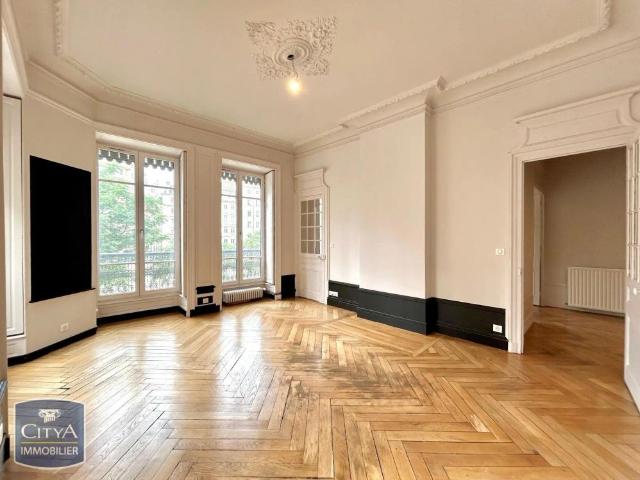 Appartement à louer 5 pièces 124.5m²