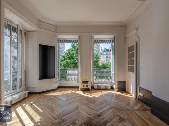 Appartement à louer 5 pièces 124.5m²