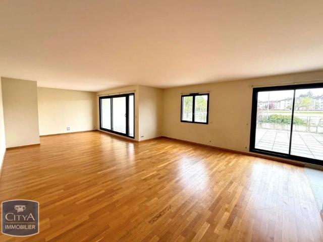 Appartement à louer 5 pièces 137.92m²
