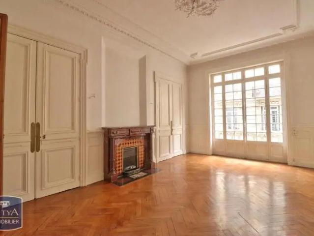 Appartement à louer 5 pièces 205.77m²