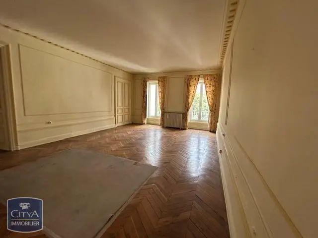 Appartement à louer 5 pièces 236.88m²