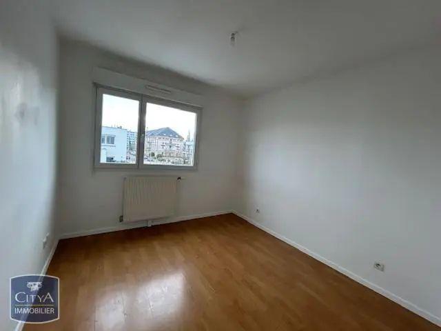 Appartement à louer 5 pièces 97.69m²