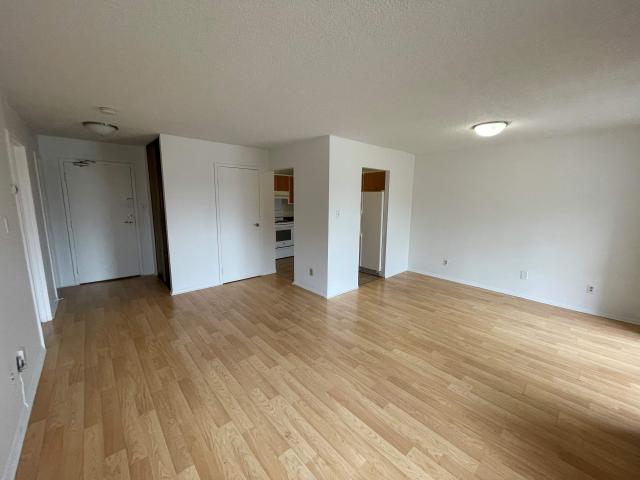 Appartement à Louer 6655 Chem. Mackle Côte Saint Luc H4W 2Y3, Côte Saint Luc/Hampstead/Montréal Ouest 13 photos | Logis Québec