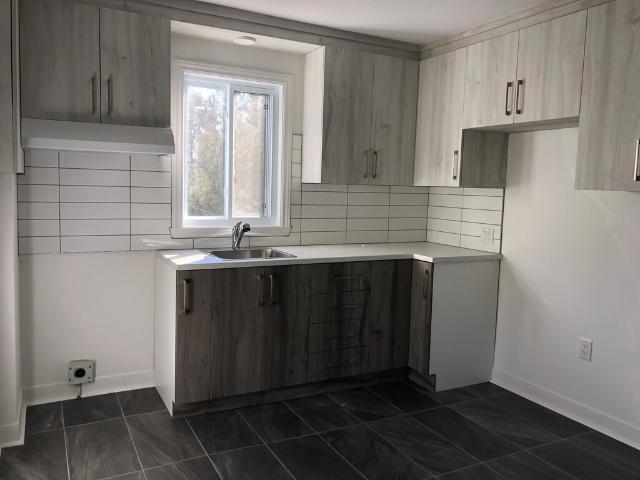 Appartement à Louer 67 avenue Laval, Laval des Rapides Laval 7 photos | Logis Québec