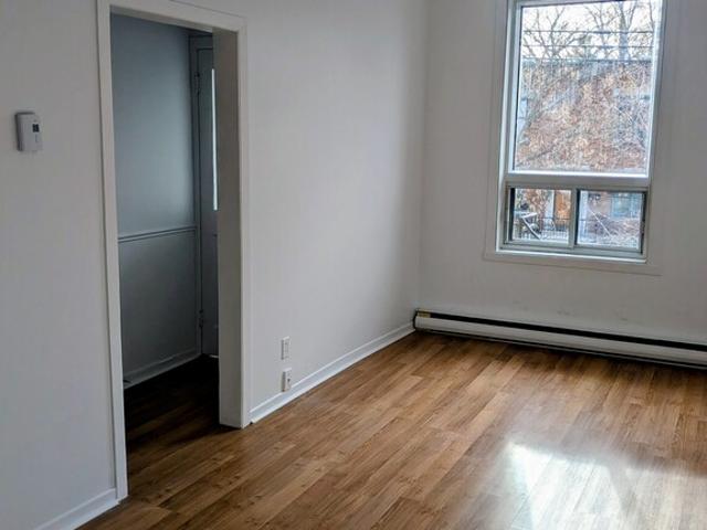 Appartement à Louer 6371 26e, Rosemont/La Petite Patrie Montréal 4 photos | Logis Québec
