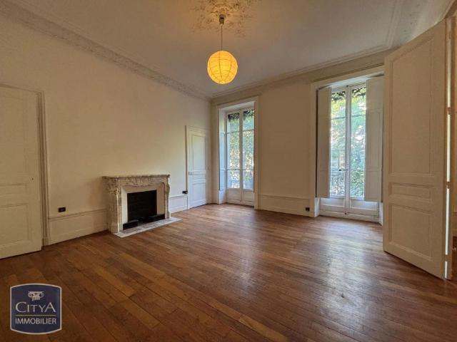 Appartement à louer 6 pièces 169.75m²