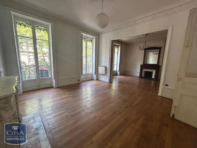 Appartement à louer 6 pièces 169.75m²