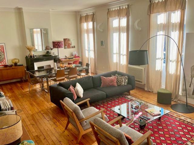 Appartement à louer 6 pièces 198 m