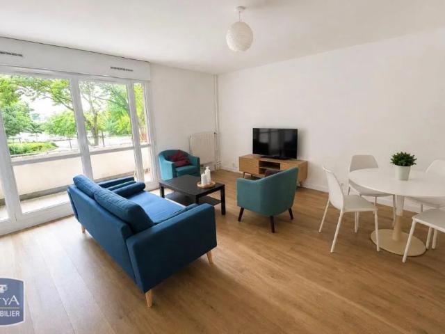 Appartement à louer 6 pièces 107m²