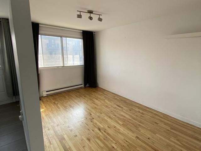 Appartement à Louer 8115 Rue De Bordeaux, Villeray/Saint Michel/Parc Extension Montréal 9 photos | Logis Québec