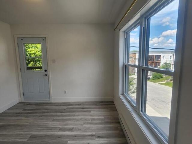 Appartement à Louer 835 rue saint louis, Mont Bellevue Sherbrooke 13 photos | Logis Québec