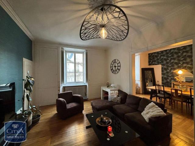 Appartement à louer 8 pièces 233.83m²
