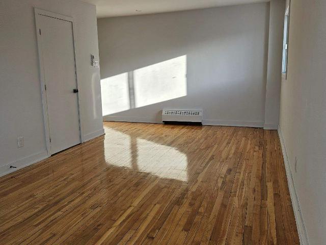 Appartement à Louer 9337 Rue Francoeur LaSalle H8R 2G5, LaSalle Montréal 6 photos | Logis Québec