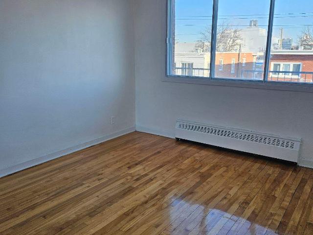 Appartement à Louer 9337 Rue Francoeur LaSalle H8R 2G5, LaSalle Montréal 7 photos | Logis Québec