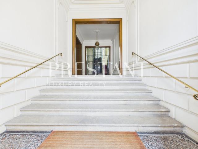 Appartement à rafraichir face au Jardin Public, au coeur de. 199m² Bordeaux
