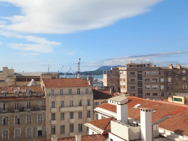 Appartement à rénovéavec 3 chambres à acheter à Toulon 83