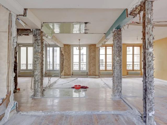 APPARTEMENT À RÉNOVER 2/3 CHAMBRES