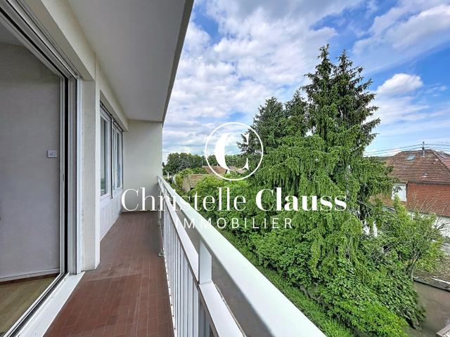 Appartement à rénover avec 3 terrasses, garage et cave