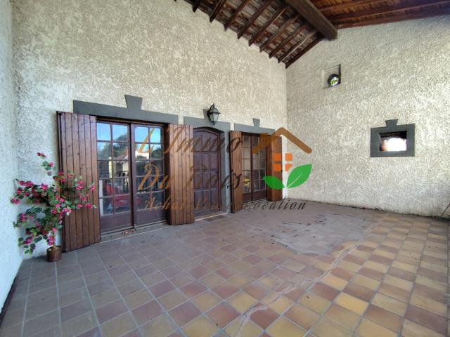Appartement à rénover avec jardin et place de stationnement