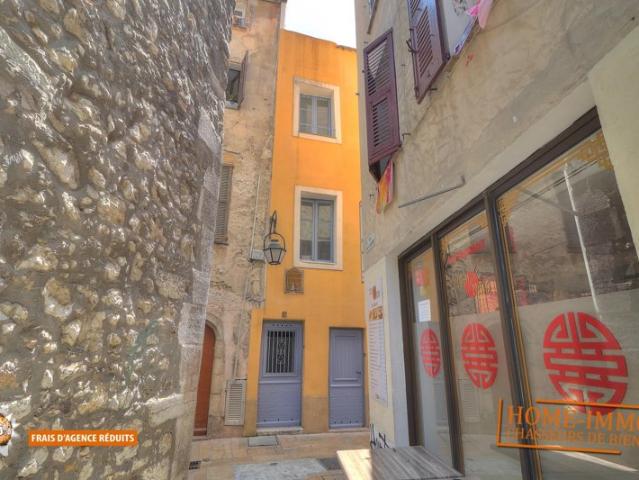 Appartement à rénover dans la vieille ville de Vence