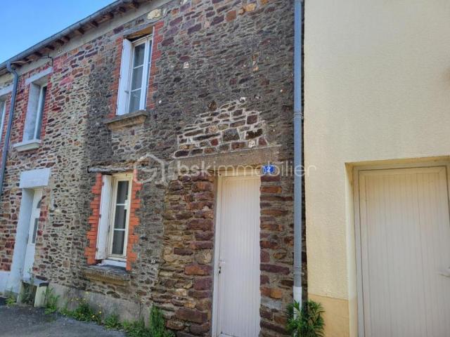 APPARTEMENT À RÉNOVER ENTIÈREMENT – 57 m² – CENTRE BOURG DE GAËL