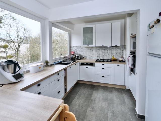 APPARTEMENT A VAUX LE PENIL