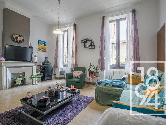 Appartement traversant de type 3 de 84m2 au premier étage avec u
