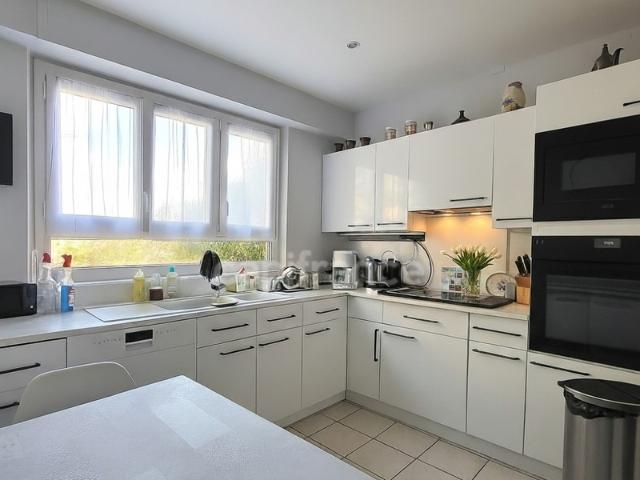 À Chilly Mazarin 91380, découvrez un spacieux 4 pièces de 88 m², lumineux et traversant