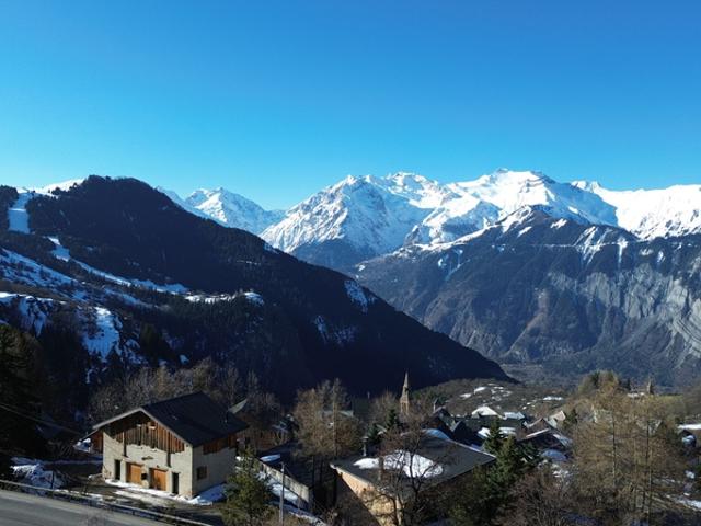 Appartement T4 d'exception à Huez Village – Vue panoramique, grand balcon et accès skis aux pieds, garage, cellier