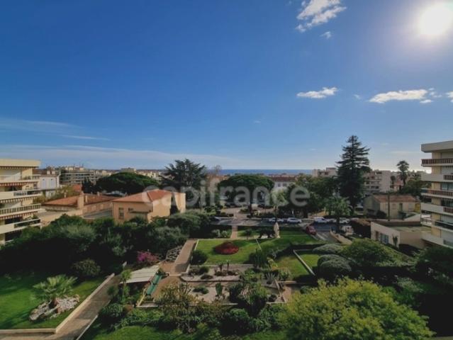 Golfe Juan Centre – Appartement 4 pièces, vue mer, sans vis à vis, double terrasse, garage et cave