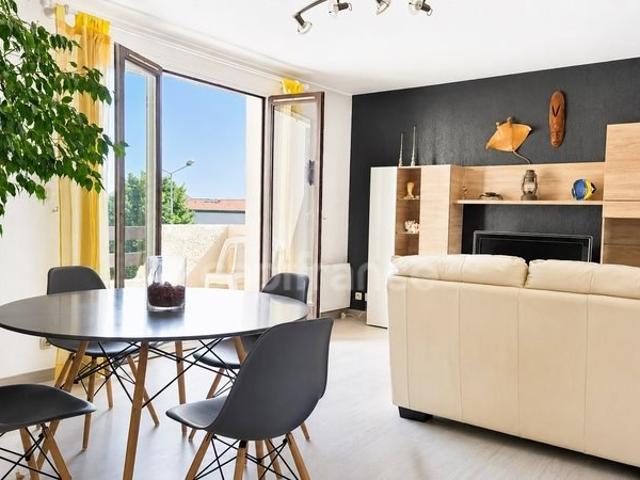 Appartement à vendre 4 pièces LA LONDE LES MAURES CENTRE VIL. 61m² La Londe les Maures