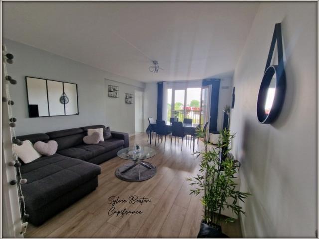 Appartement à vendre 4 pièces LIVRY GARGAN 84 m2 Balcon, une cave et deux places de parking