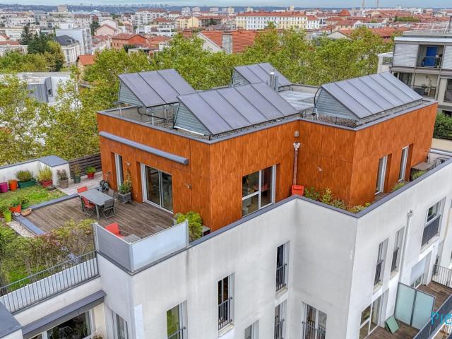 Véritable maison sur le toit au coeur de Montchat Terrasse de