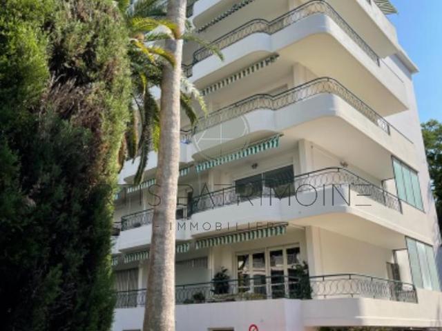 CANNES QUARTIER BANANE 2 PIECES AVEC TERRASSE