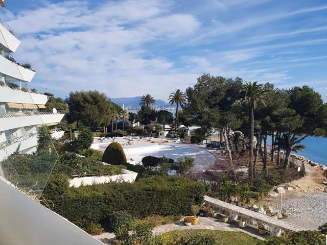 4 pièces pieds dans l eau marina baie des anges