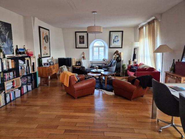 Spacieux F3 au centre ville dans immeuble de Maître