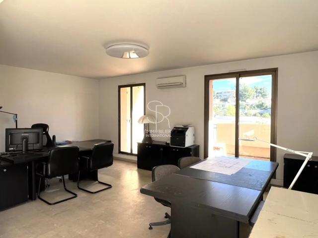 Villeneuve Loubet Hauts de Vaugrenier appartement/bureau 80m